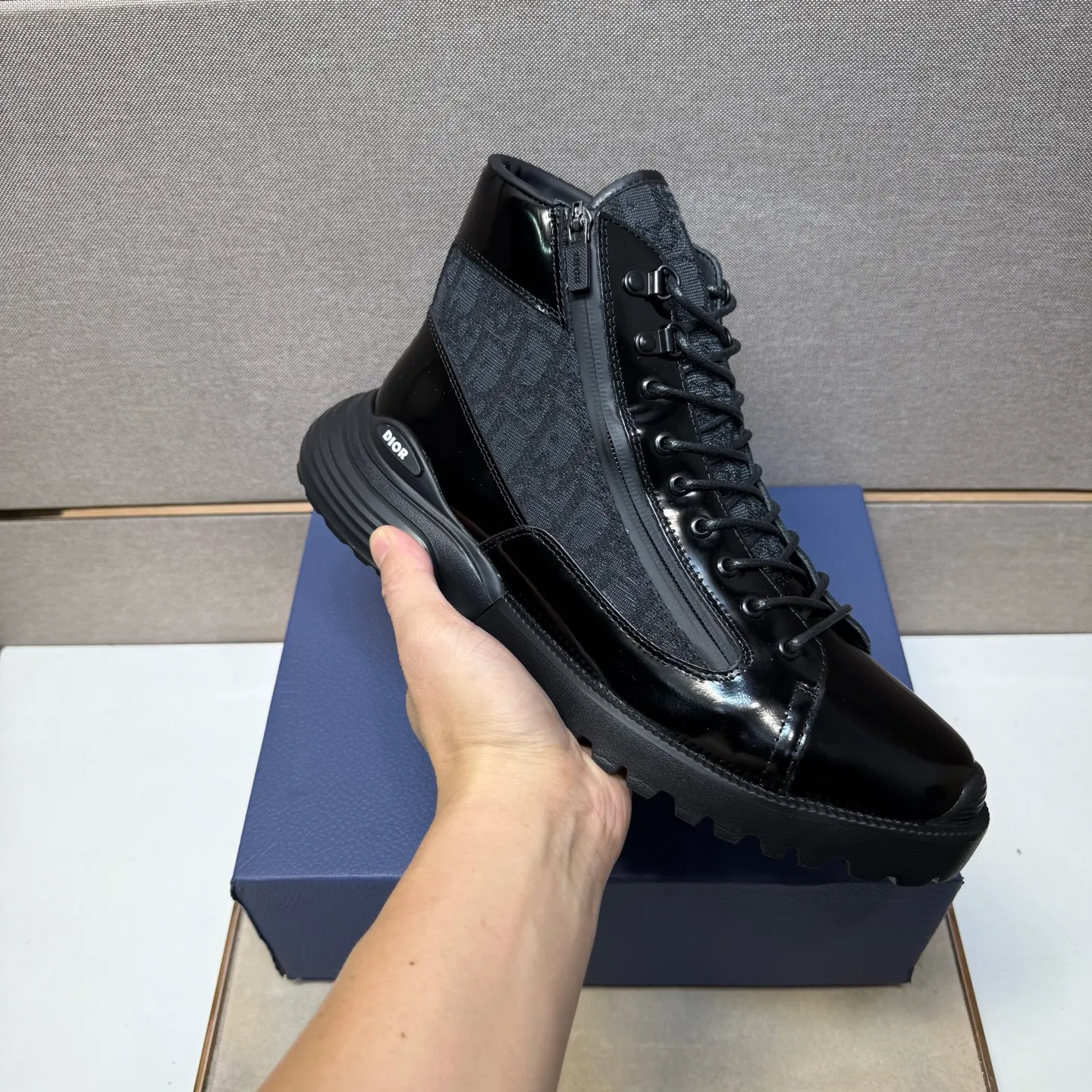 ⬛️Men's shoes 💰p580 [Dior~] Men's casual high-top shoes 2025z cabinet sales simultaneously 🔶Size: 39-44 #️⃣ 🔷2 colors🔜The upper is made of multi-material splicing➕Genuine leather lining, comfortable and breathable, sole: original comfortable and wear-resistant outsole, ⚠️Real shot📱Photographed🎬The real thing is better📢📢📢